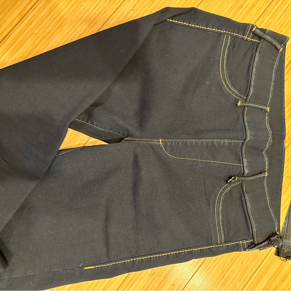 True Religion - Picture 2 of 4